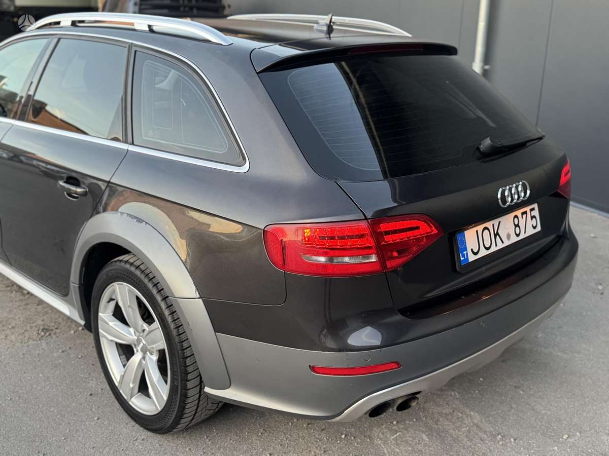 Audi A4 2010 — rear view