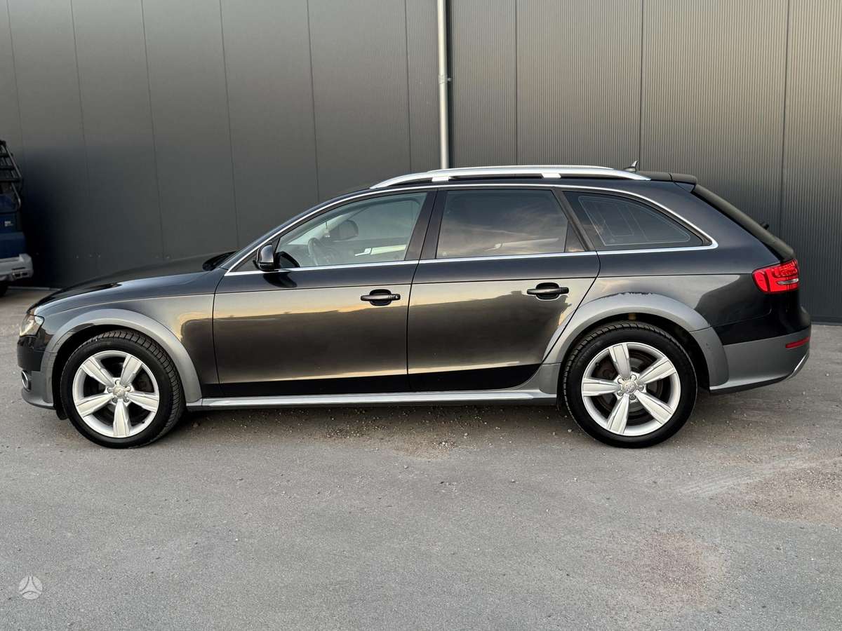 Audi A4 2010 — interior