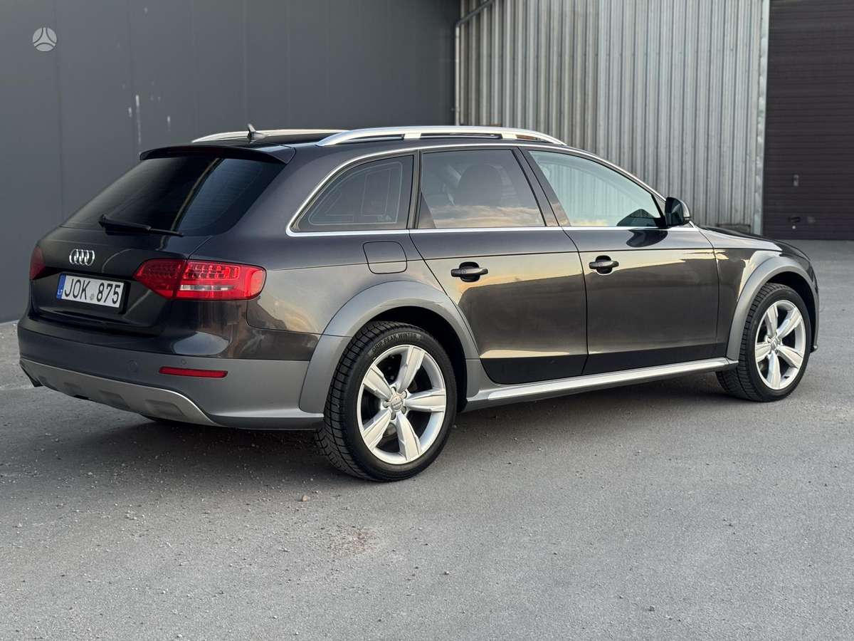 Audi A4 2010 — photo 8