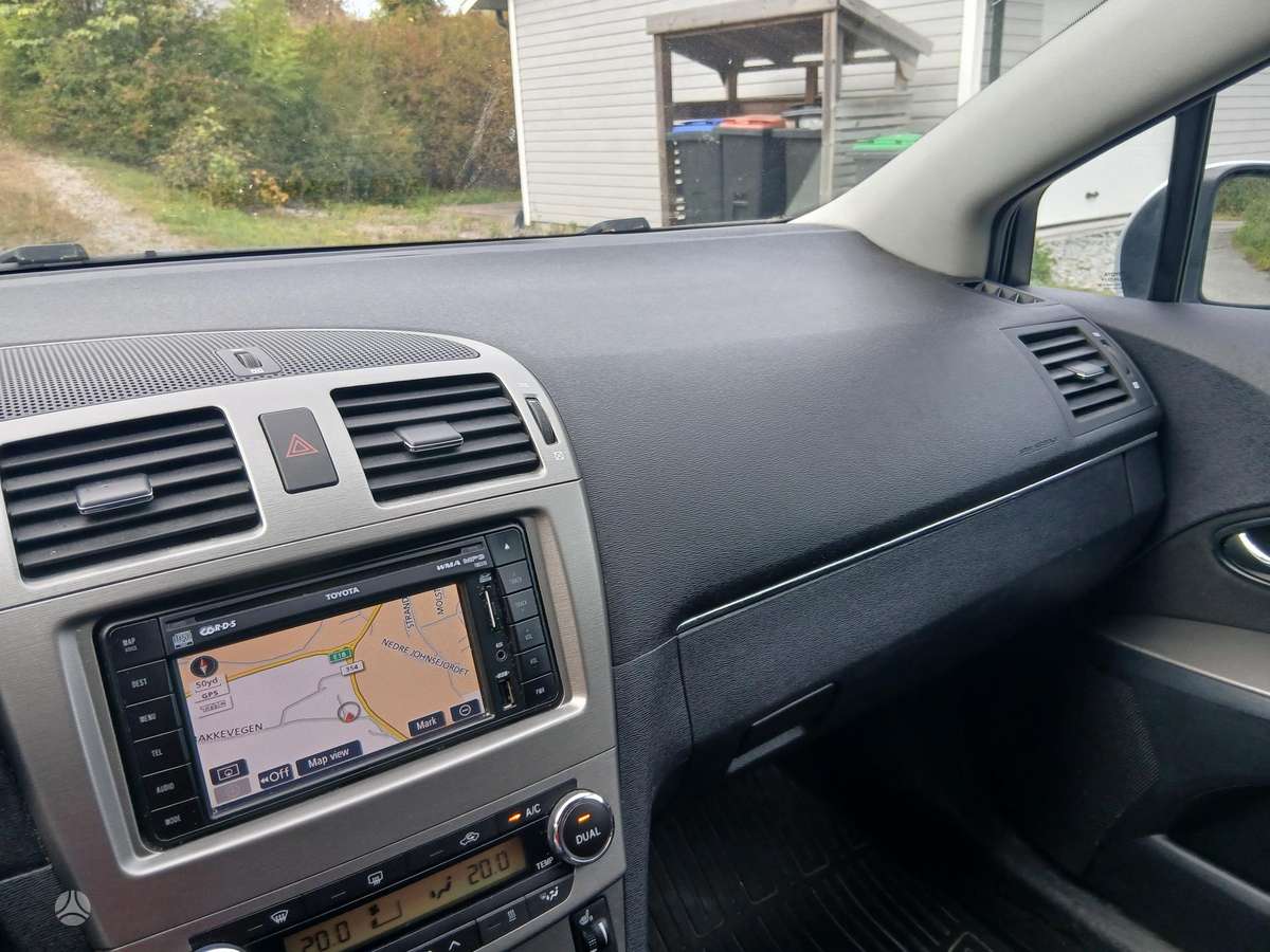 Toyota Avensis, 2011