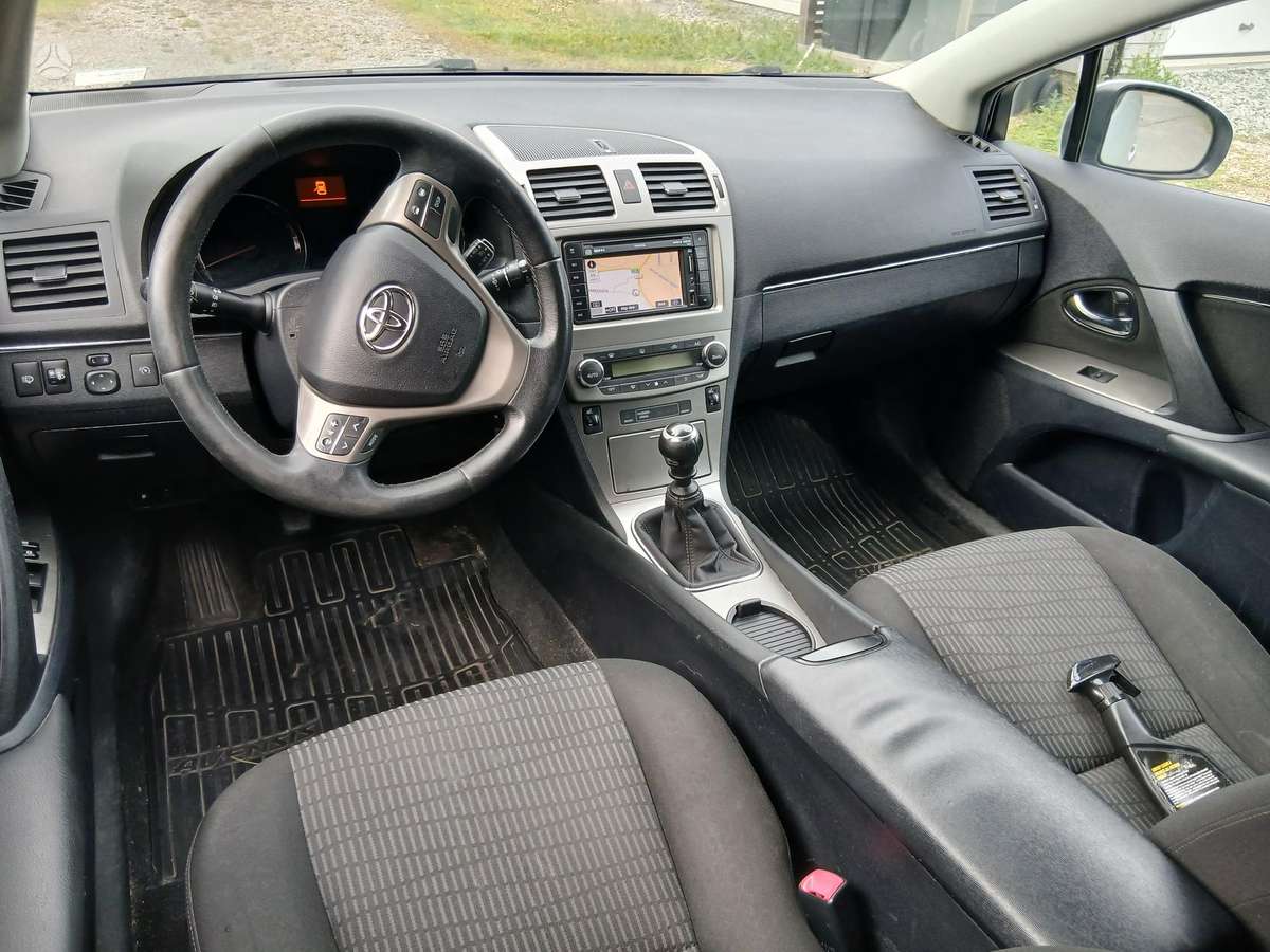 Toyota Avensis 2011 — photo 5
