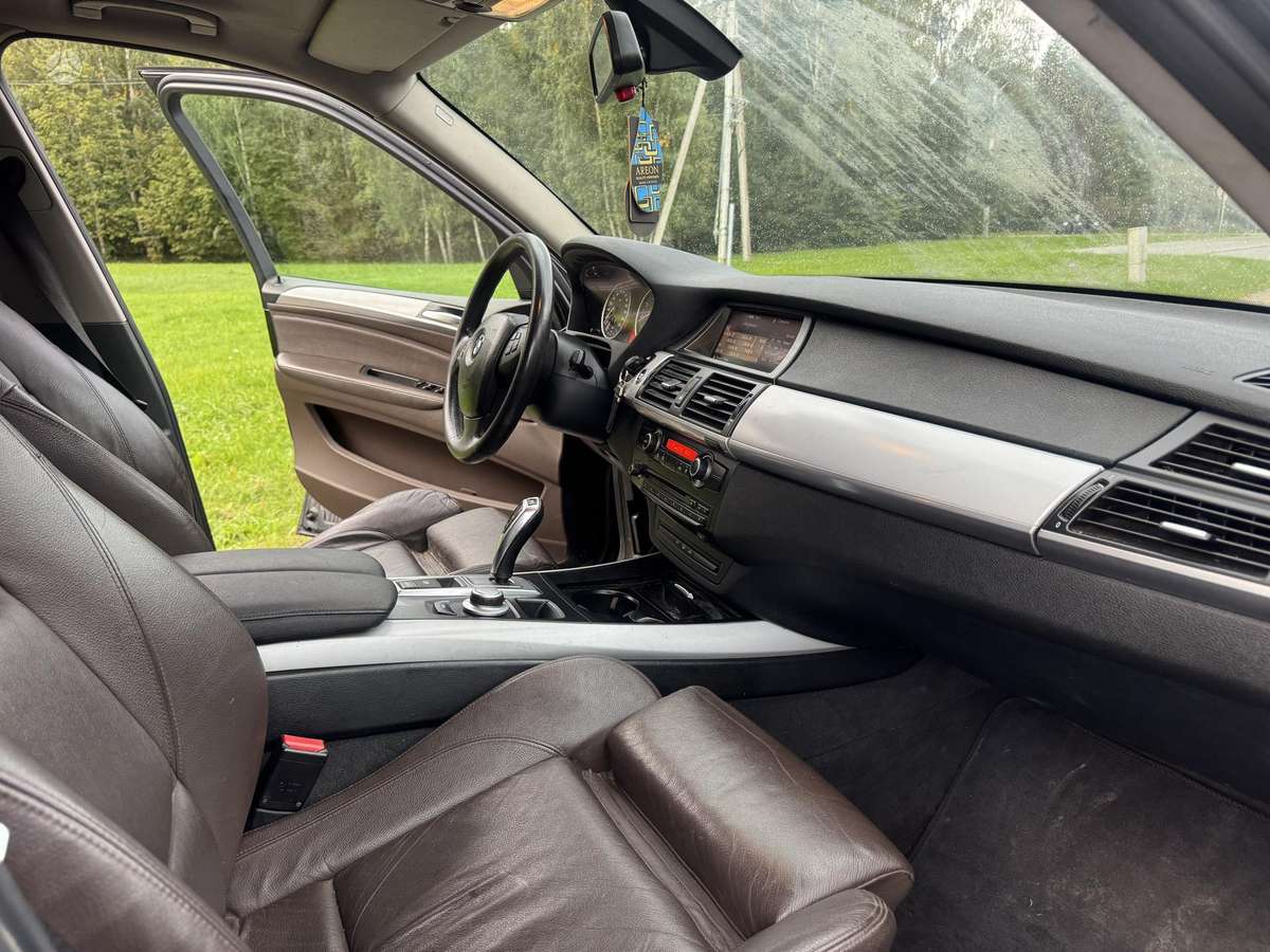 BMW X5 2009 — photo 10