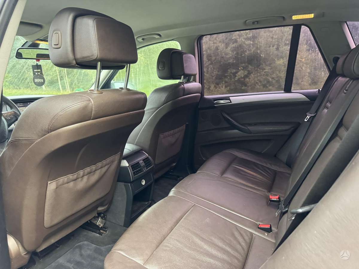 BMW X5 2009 — photo 12
