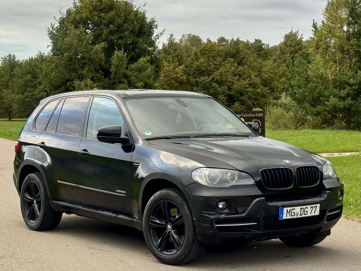 BMW X5 2009 — rear view