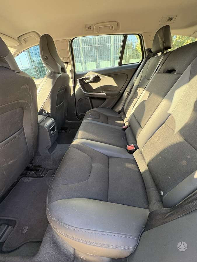 Volvo V60 2012 — photo 10