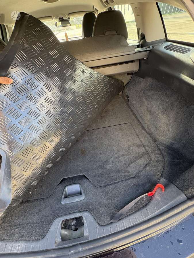 Volvo V60 2012 — photo 12