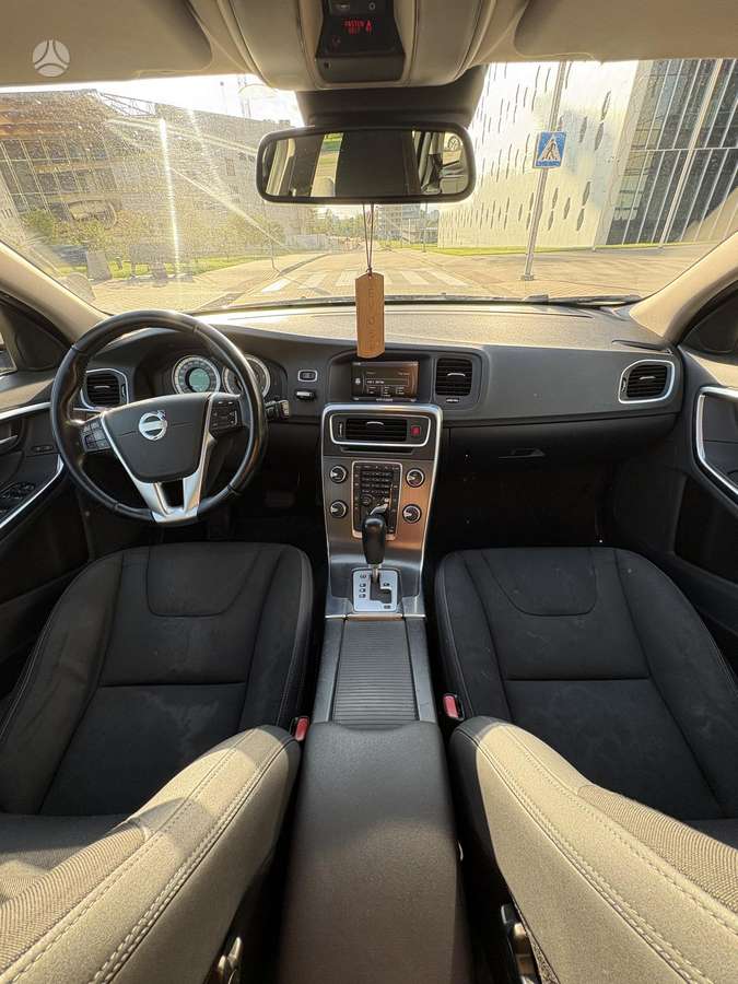 Volvo V60 2012 — photo 13