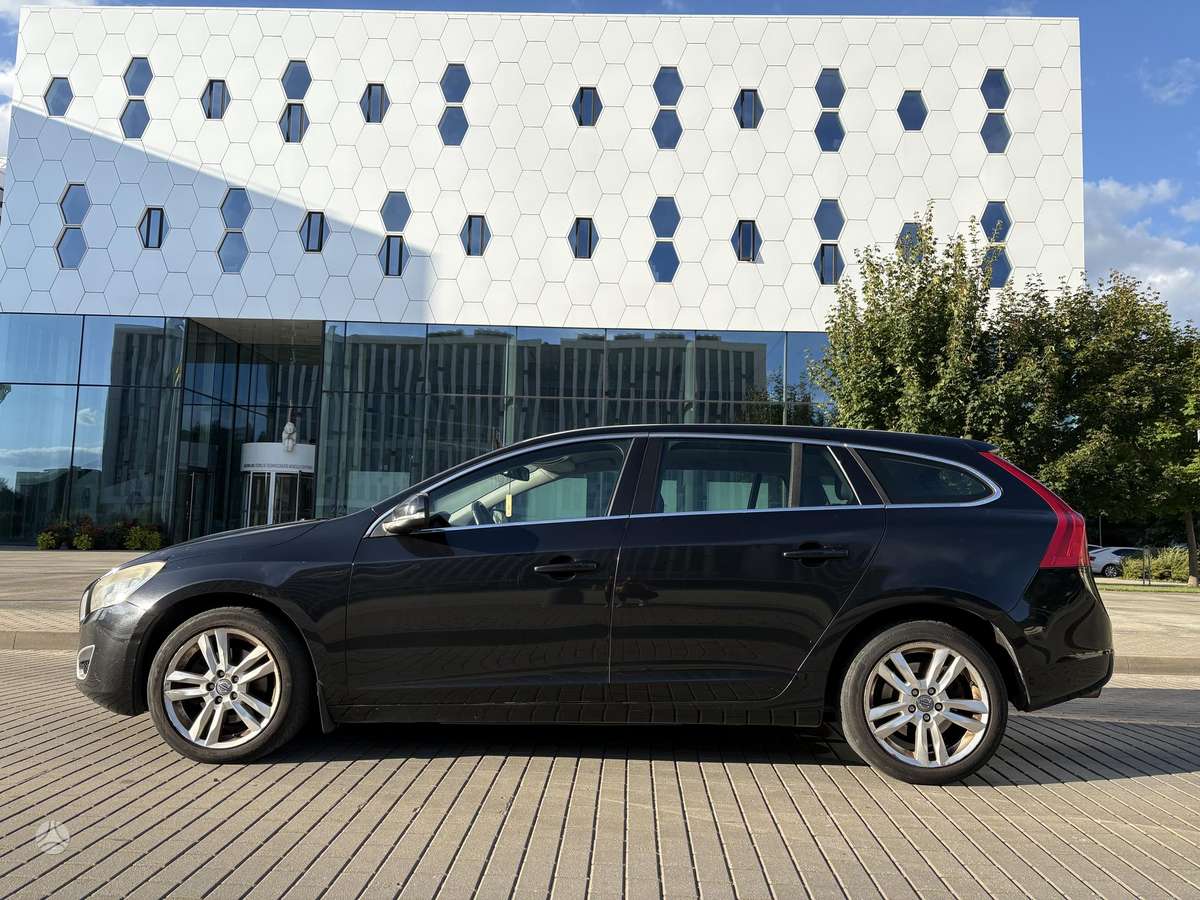 Volvo V60 2012 — interior