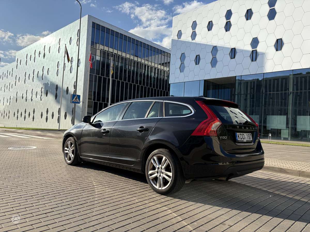 Volvo V60 2012 — engine 1984 cm³, 163 HP (120kW)