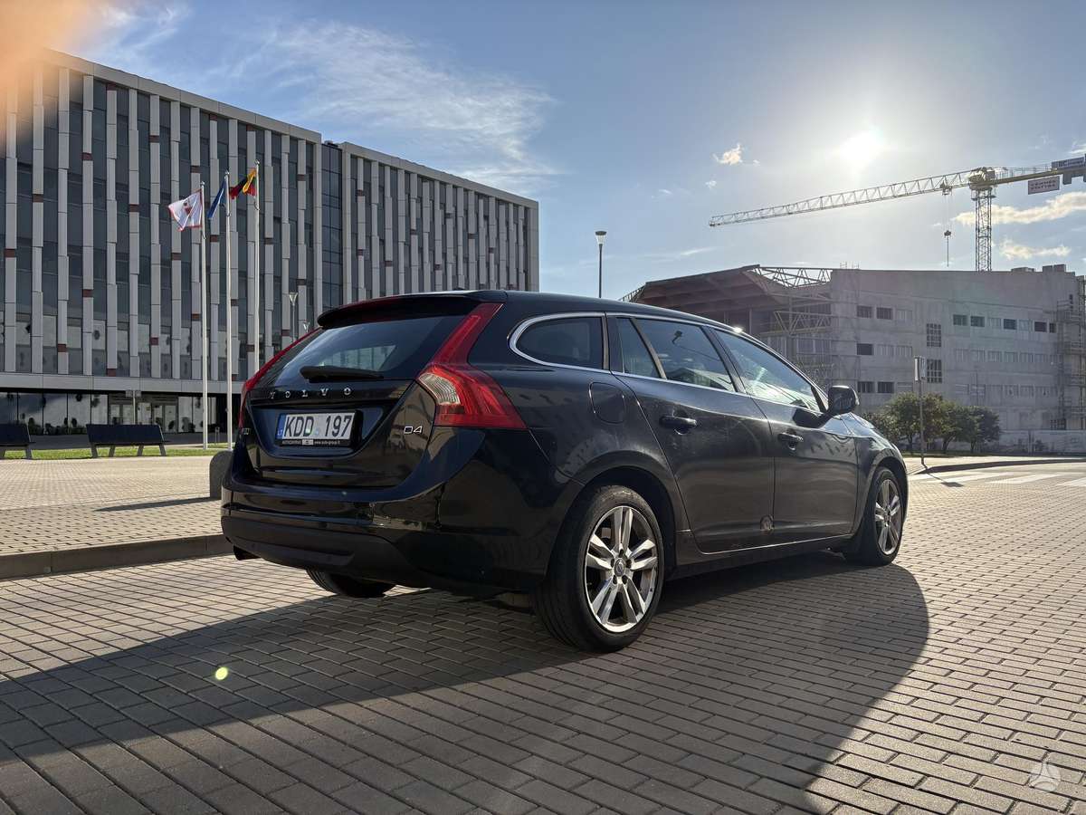 Volvo V60 2012 — photo 6