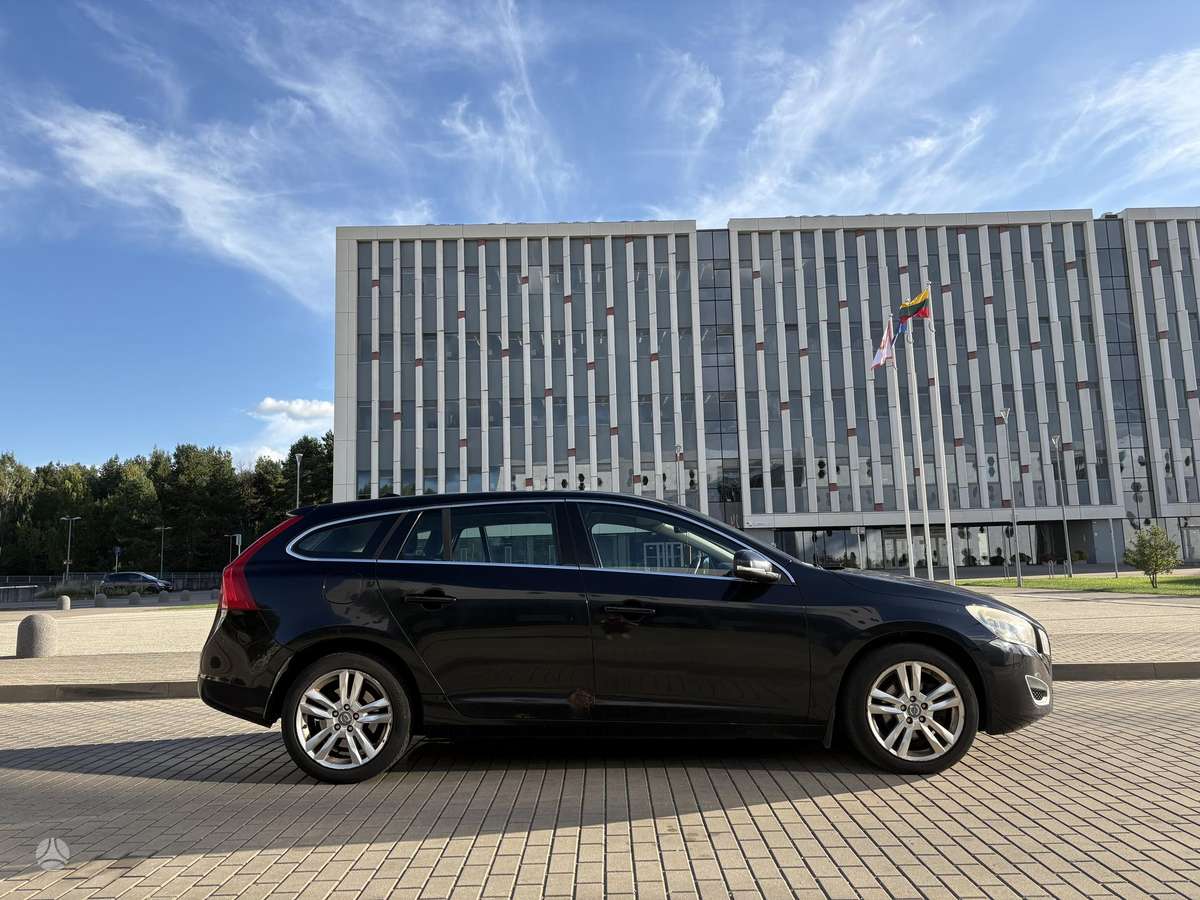 Volvo V60 2012 — photo 7