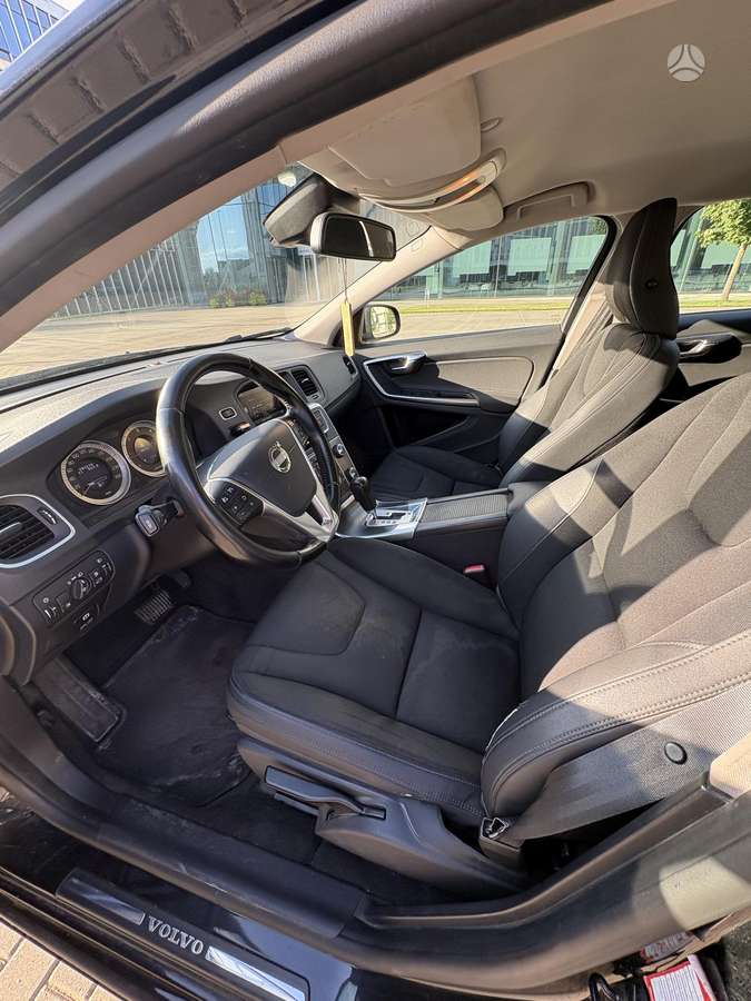 Volvo V60 2012 — photo 9