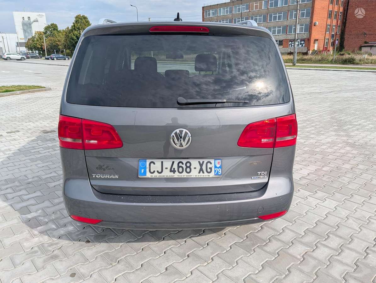 Volkswagen Touran 2012 — двигун 1598 cm³, 105 HP (77kW)