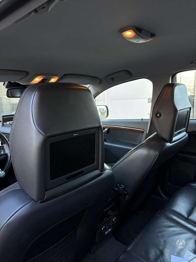 Volvo XC70 2010 — photo 10