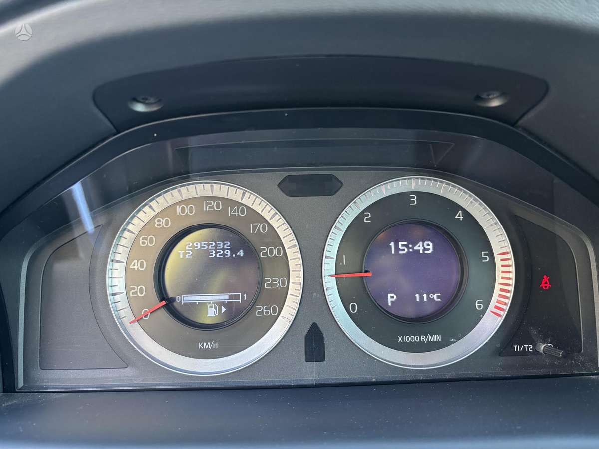 Volvo XC70 2010 — photo 11