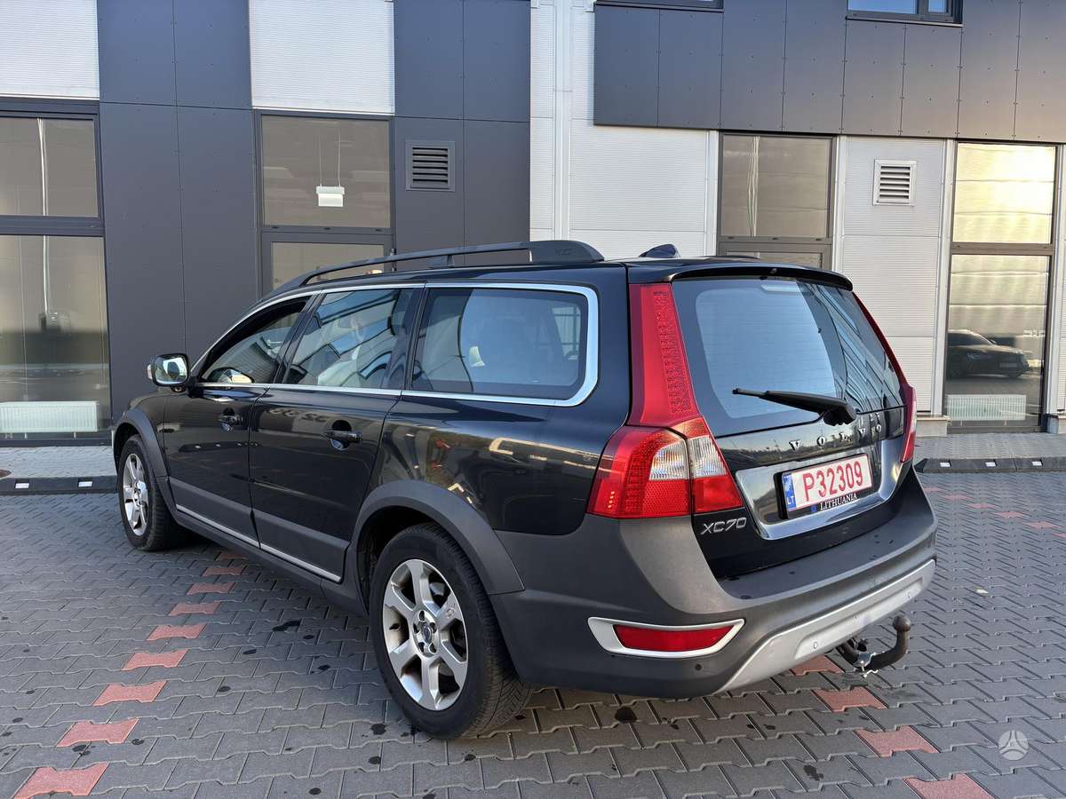 Volvo XC70 2010 — engine 2400 cm³, 175 HP (129kW)