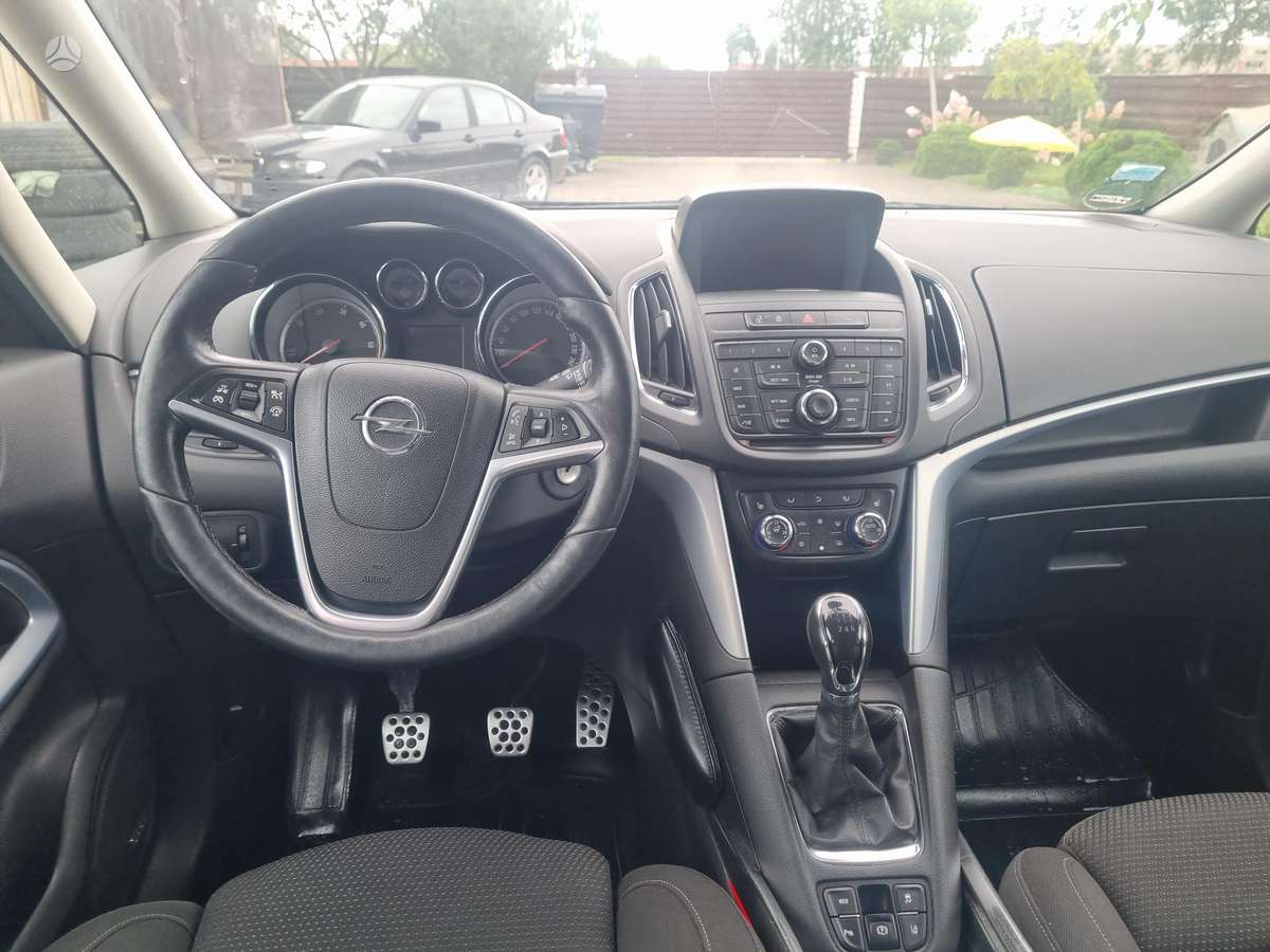 Opel Zafira 2015 — фото 10