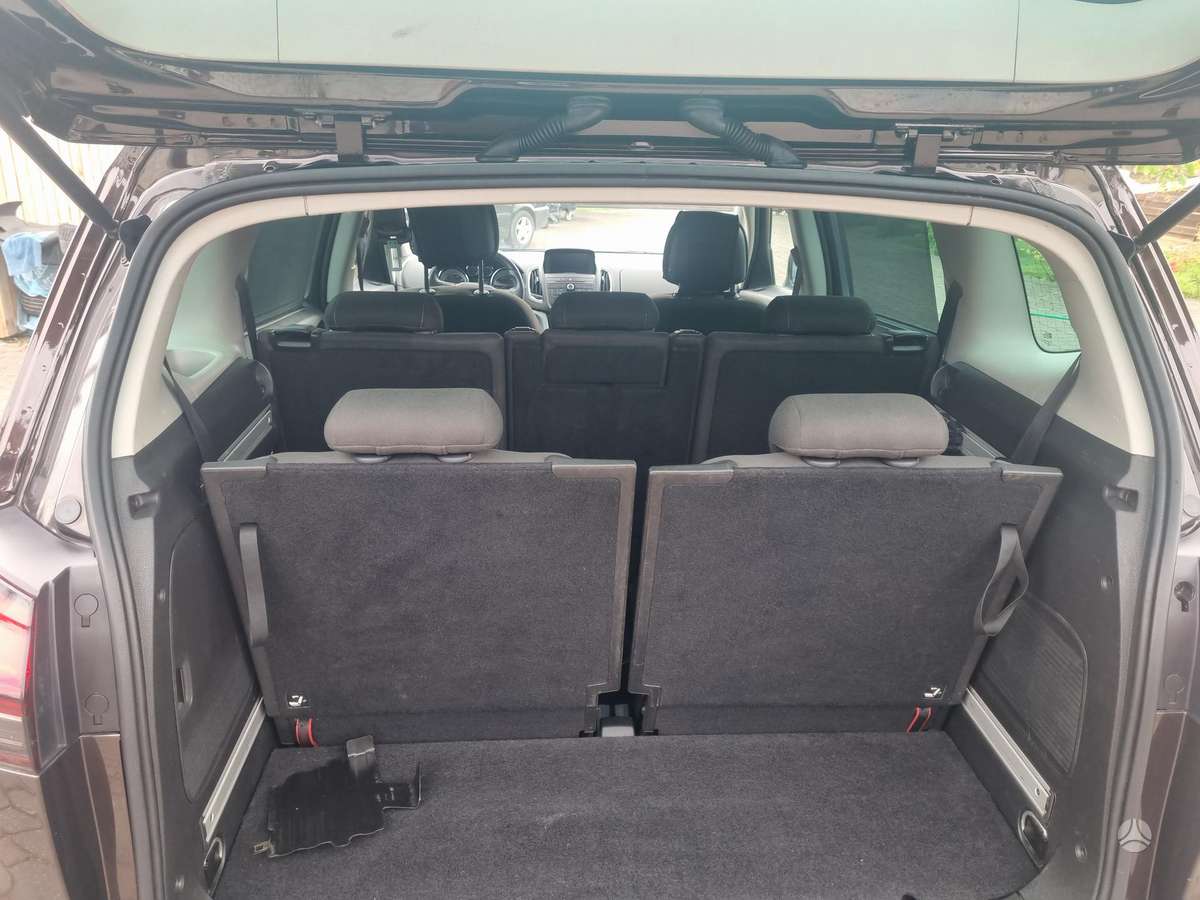 Opel Zafira 2015 — фото 14
