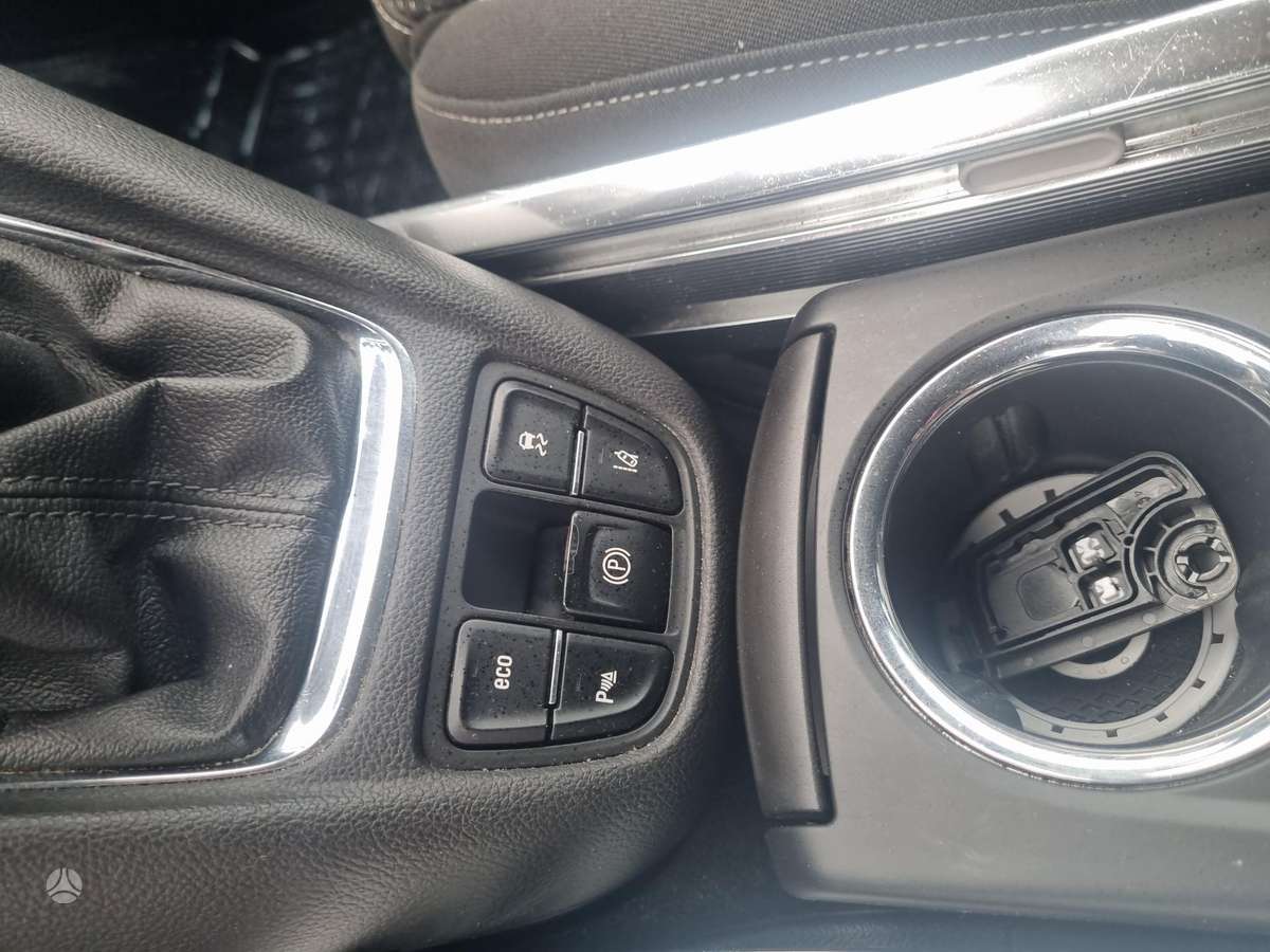 Opel Zafira 2015 — фото 19