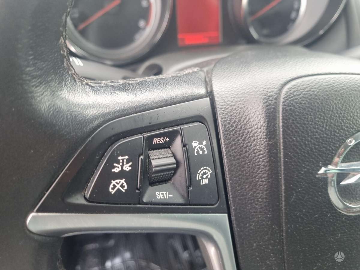 Opel Zafira 2015 — фото 21