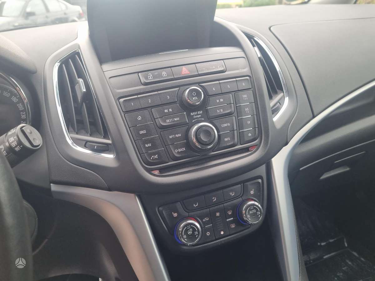 Opel Zafira 2015 — фото 22