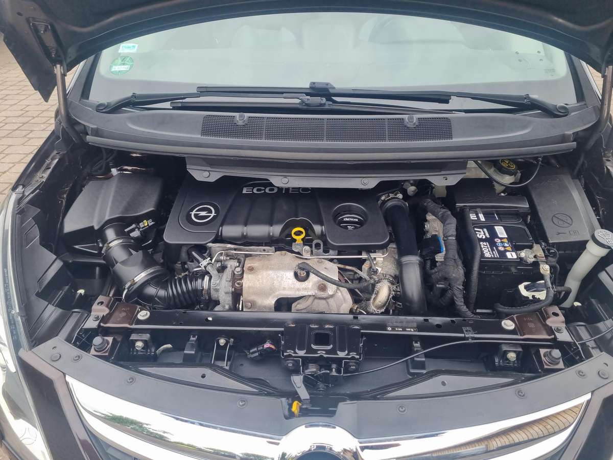 Opel Zafira 2015 — фото 25