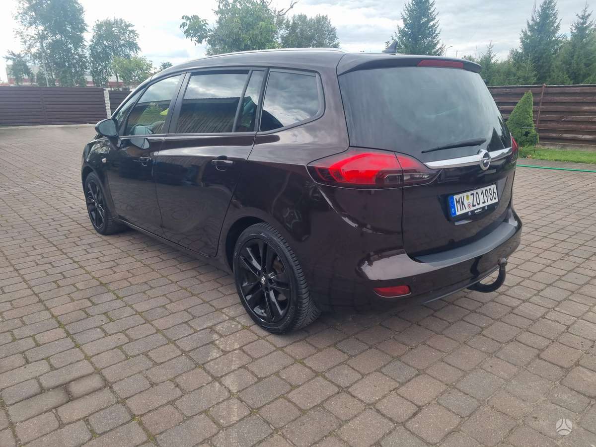 Opel Zafira 2015 — двигун 1600 cm³, 136 HP (100kW)