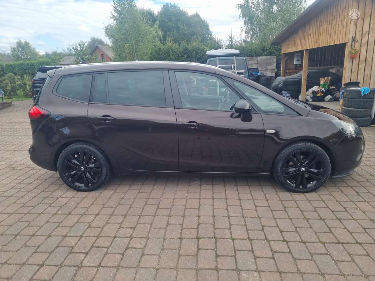 Opel Zafira 2015 — фото 8