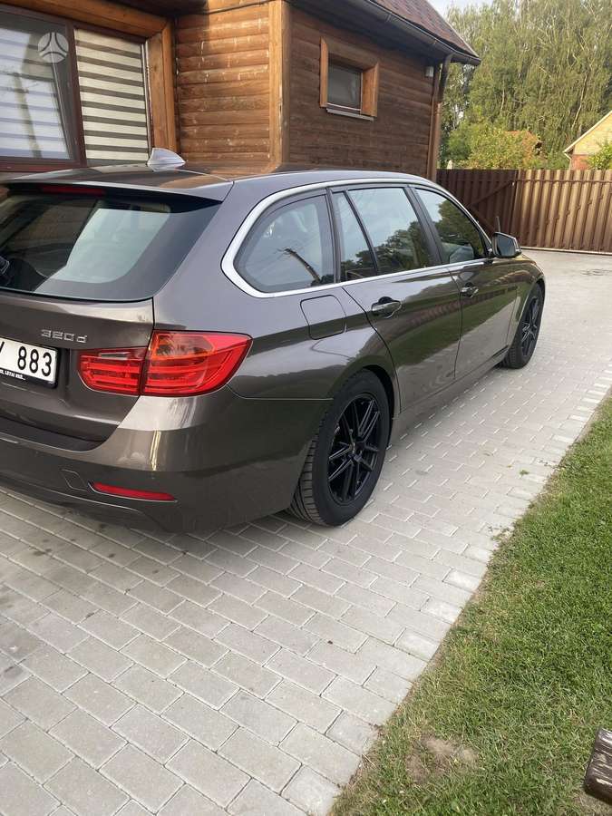 BMW 320 2013 — салон