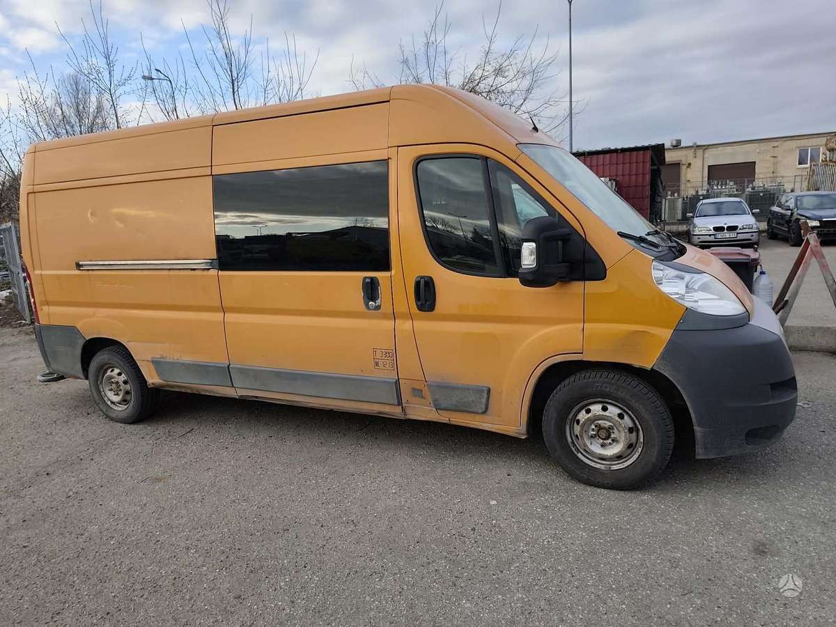 Fiat Ducato 2012 — rear view