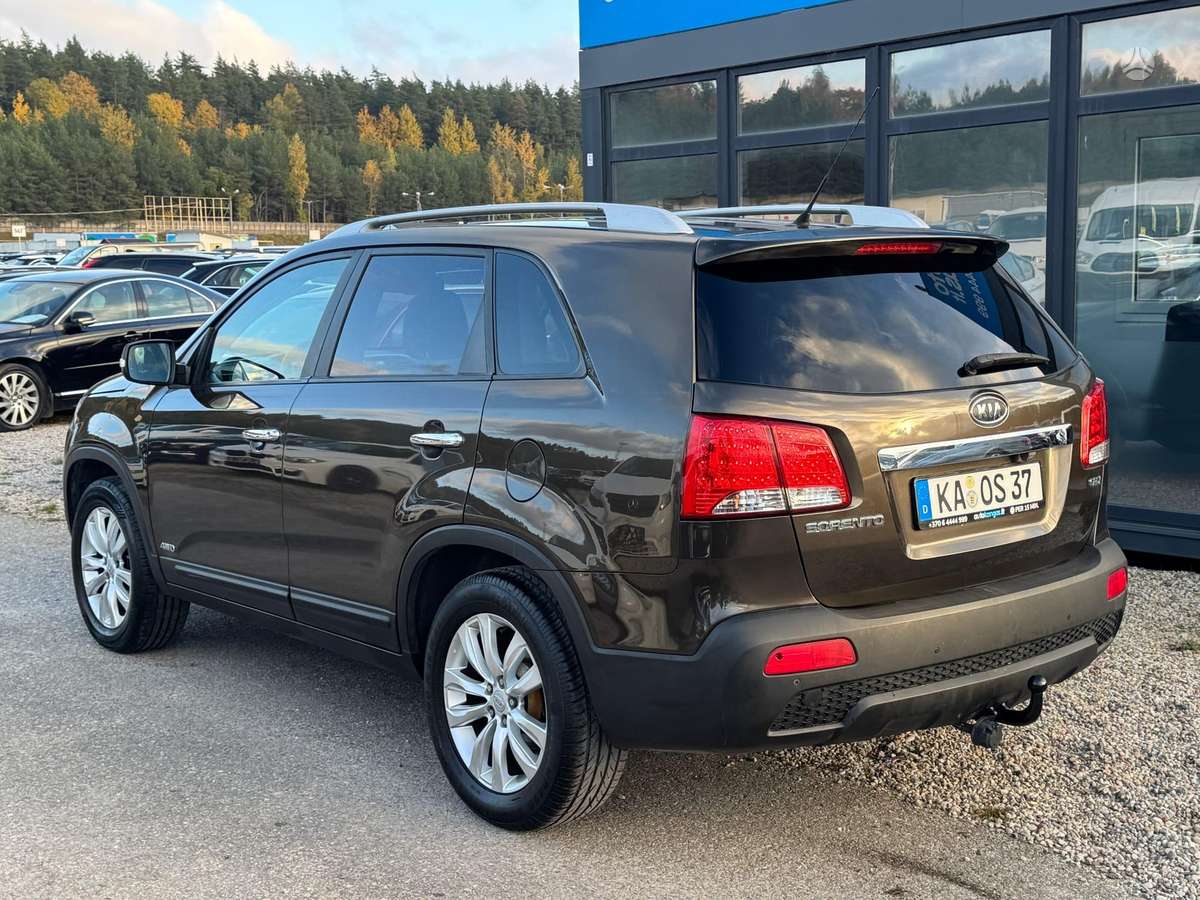 Kia Sorento 2010 — interior