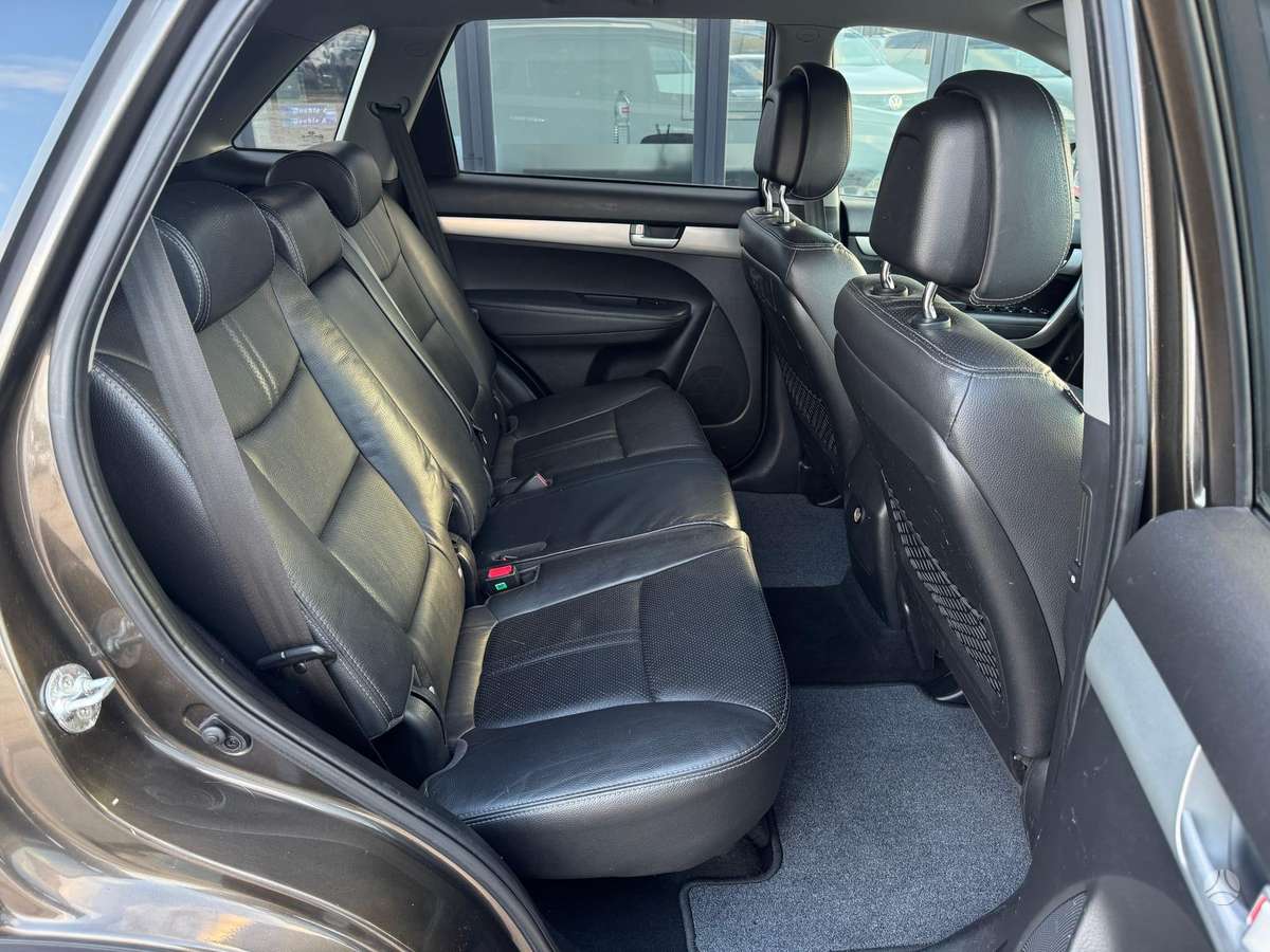 Kia Sorento 2010 — photo 7