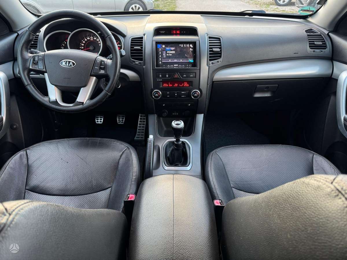 Kia Sorento 2010 — photo 9