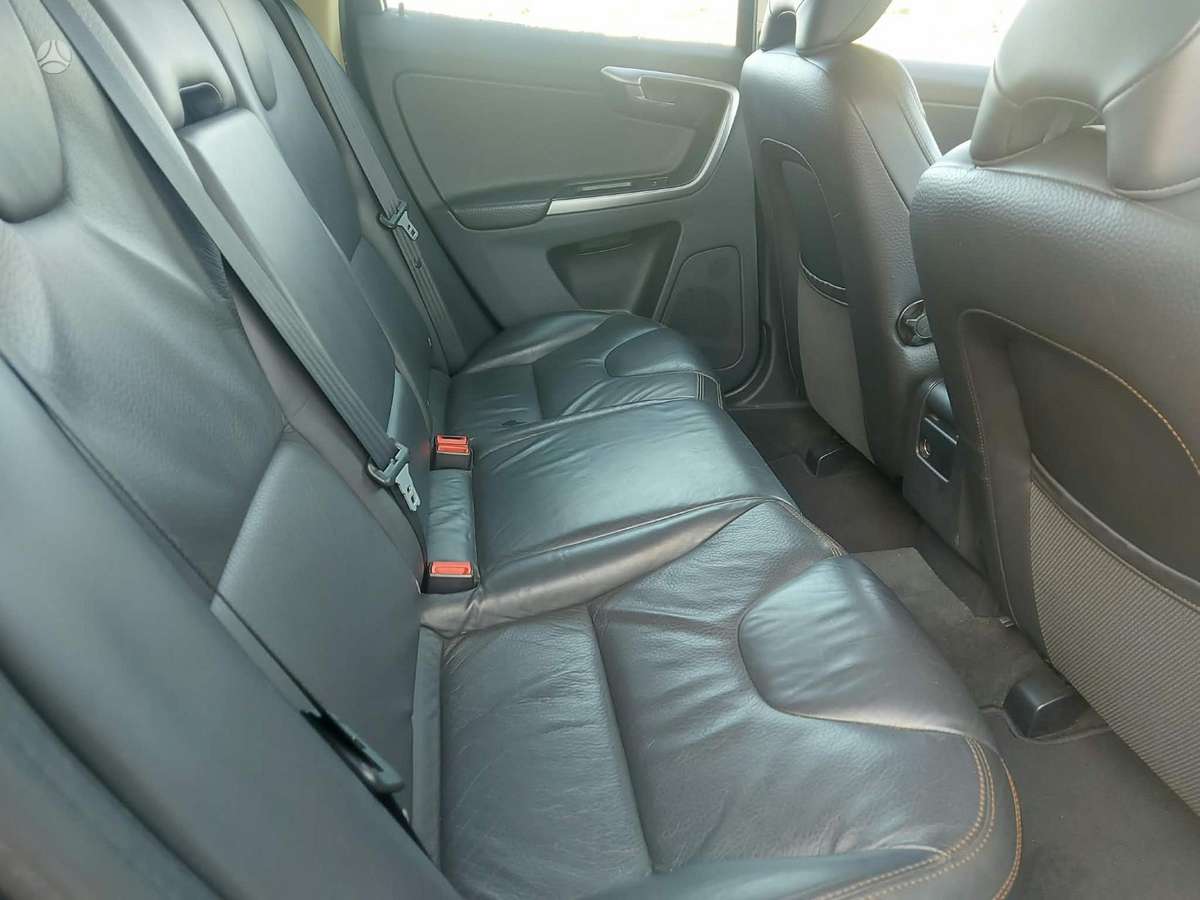 Volvo XC60 2011 — photo 10