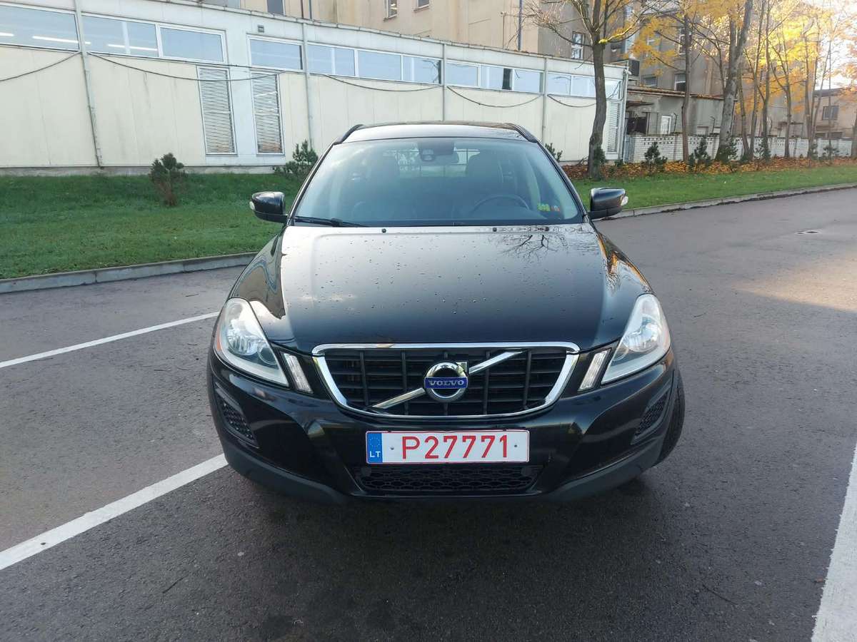Volvo XC60 2011 — rear view