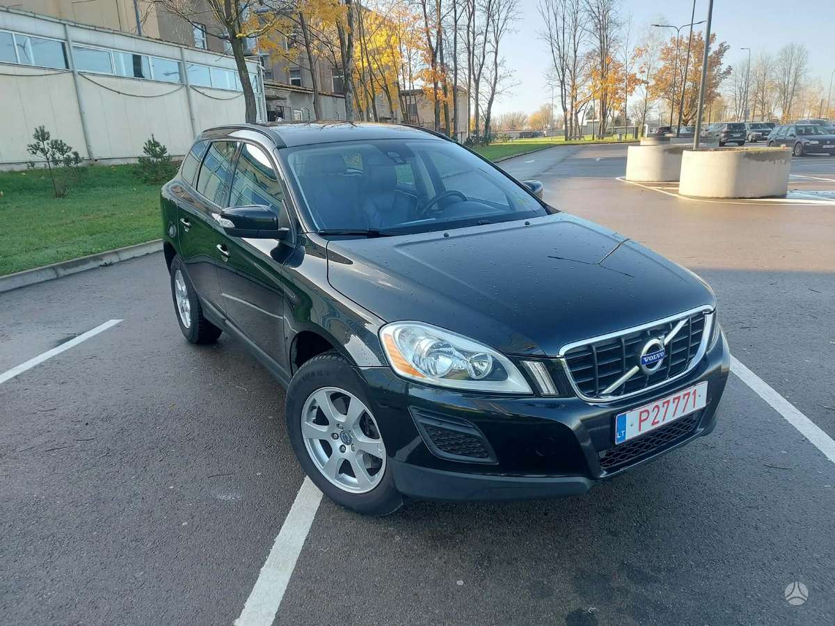 Volvo XC60 2011 — interior