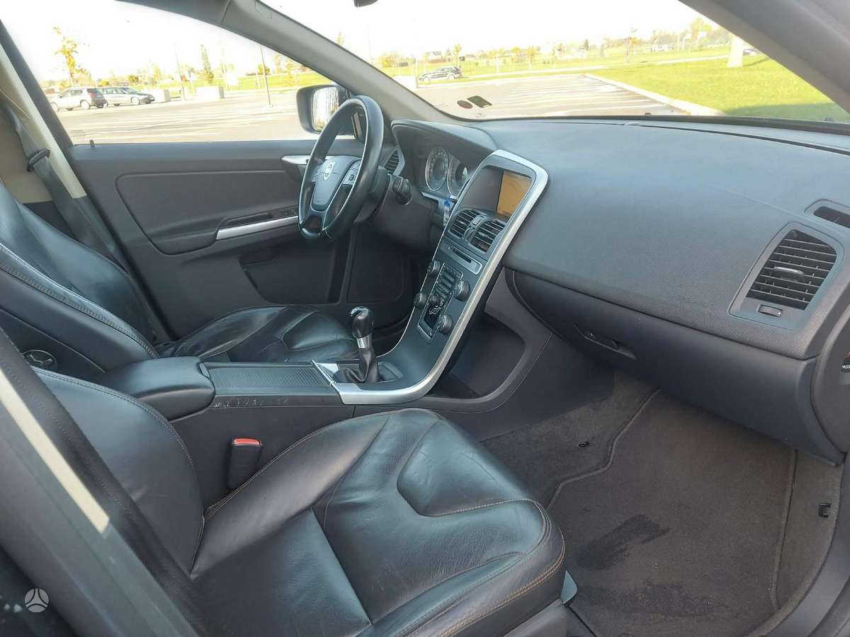 Volvo XC60 2011 — photo 8
