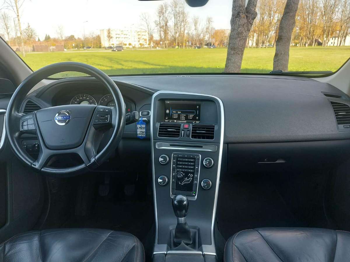 Volvo XC60 2011 — photo 9
