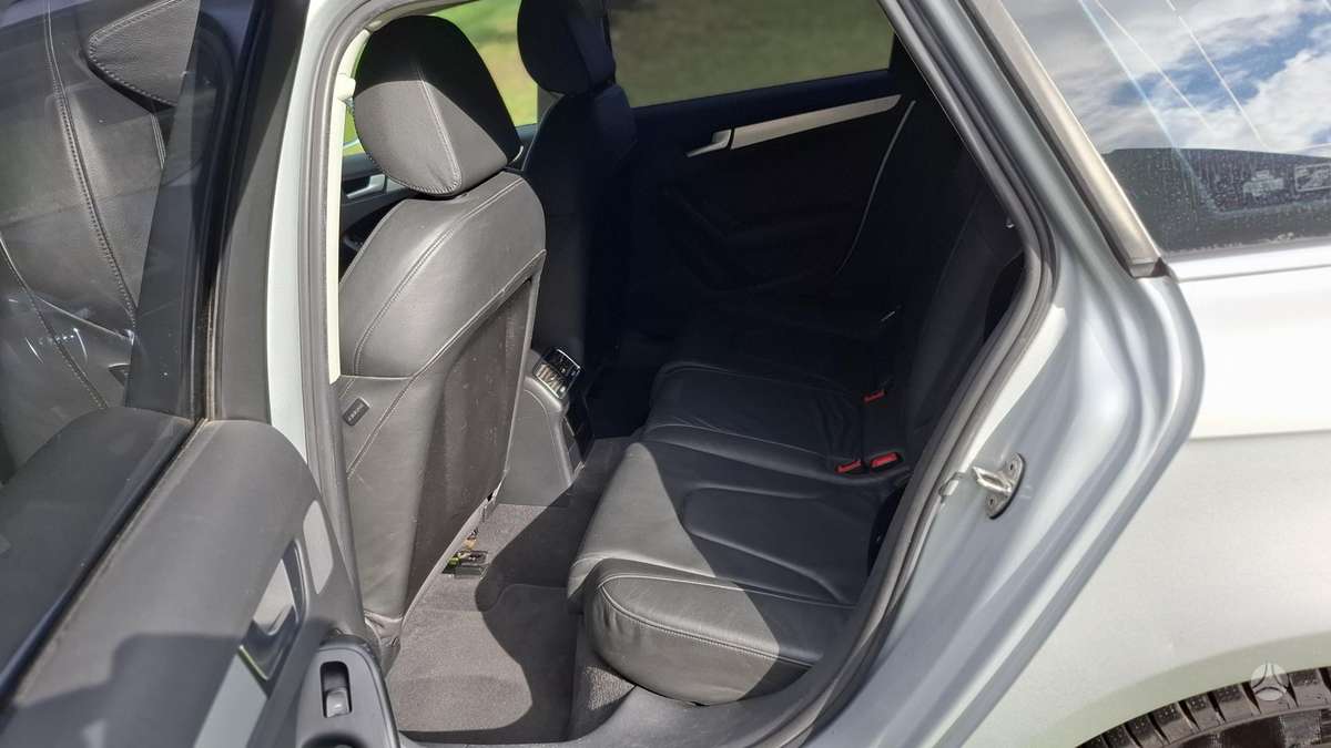 Audi A4 2009 — photo 11