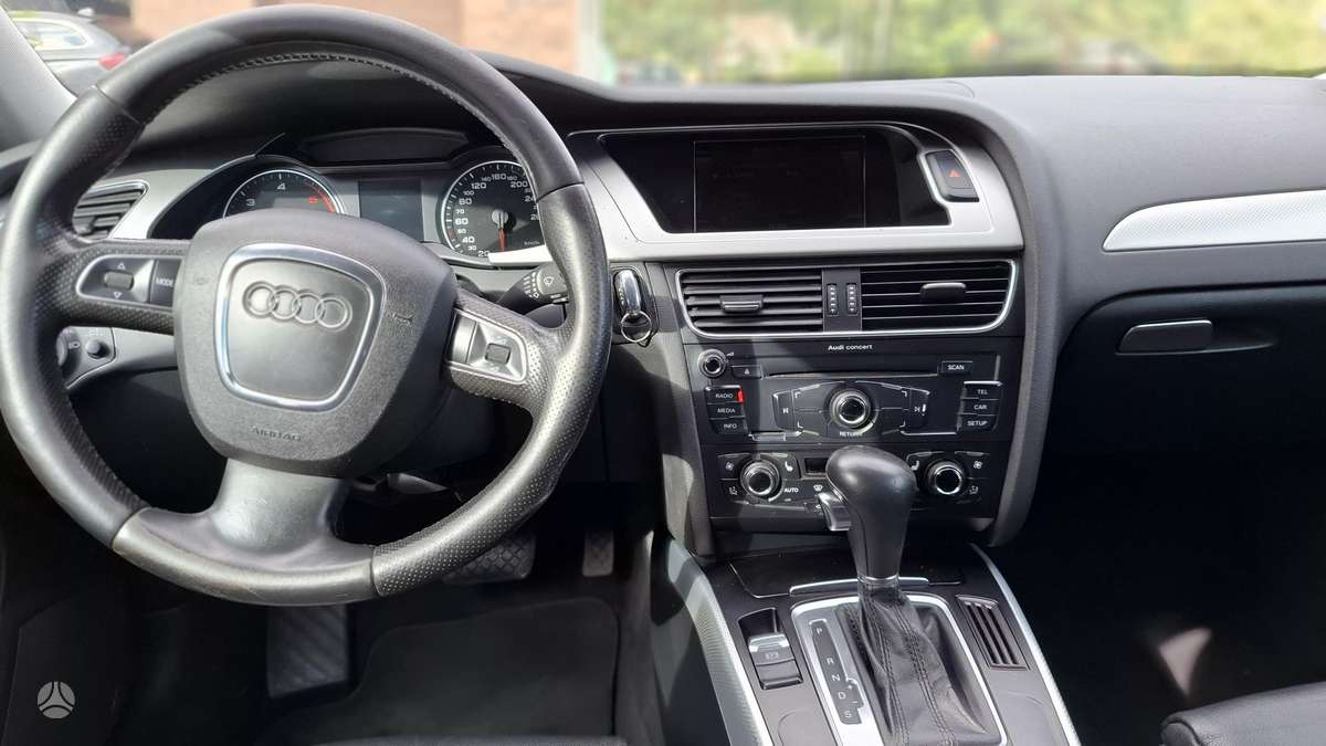 Audi A4 2009 — photo 12