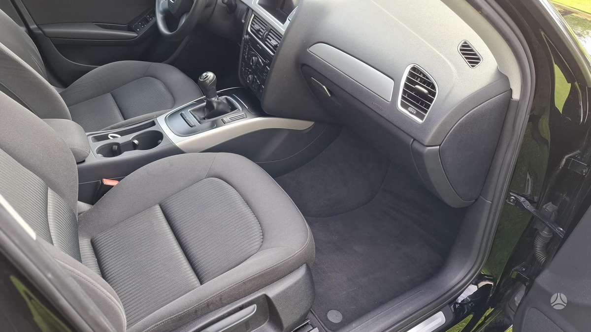 Audi A4 2009 — photo 12