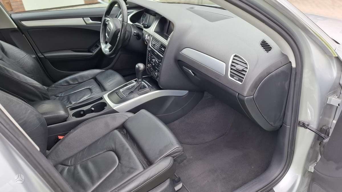 Audi A4 2009 — photo 16