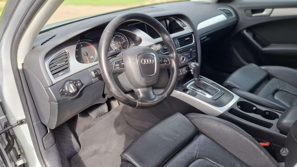 Audi A4 2009 — photo 9