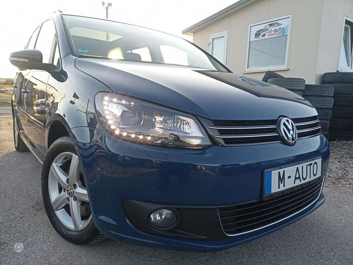 Volkswagen Touran 2013 — вигляд ззаду