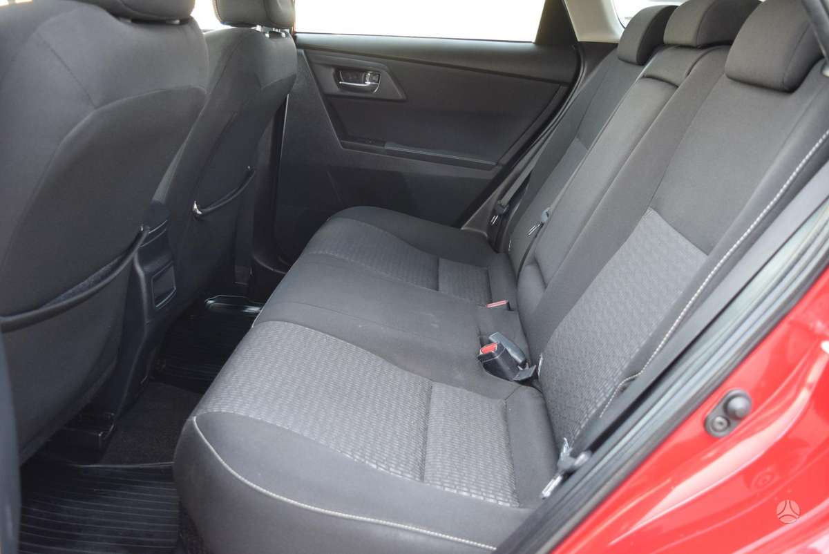 Toyota Auris 2014 — photo 10