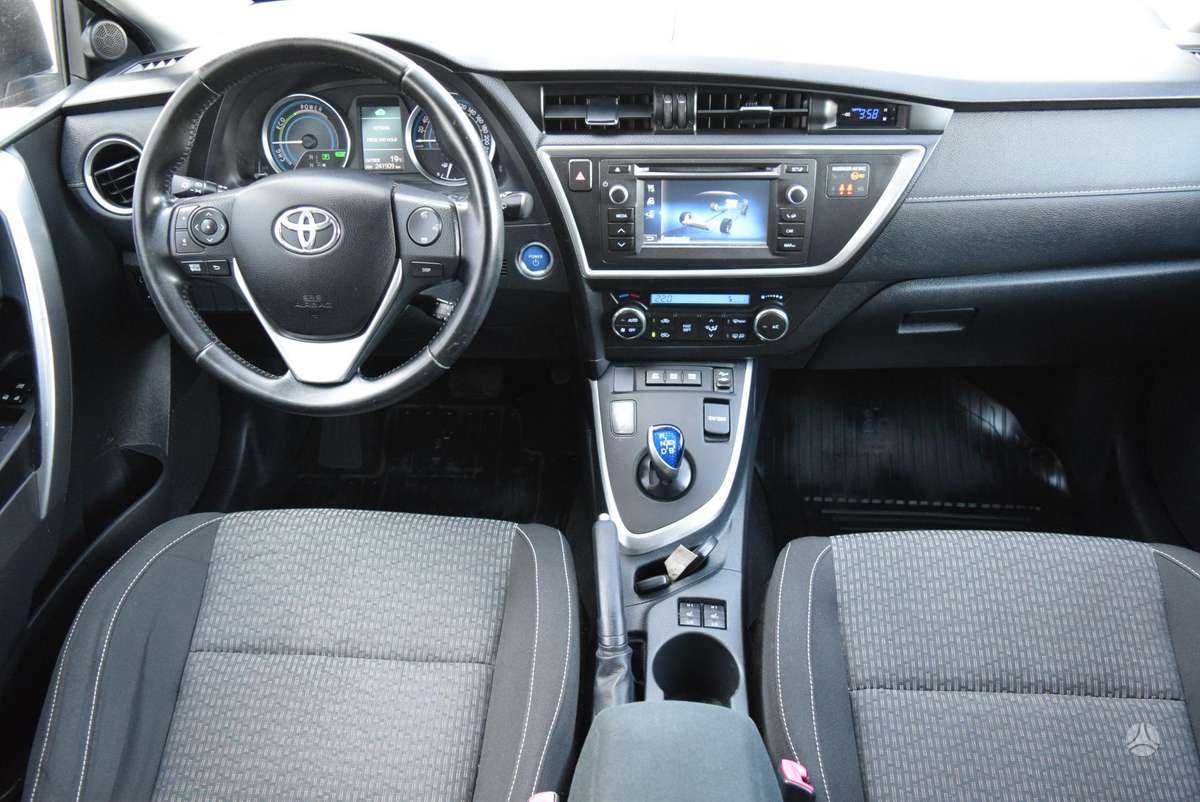 Toyota Auris 2014 — photo 12