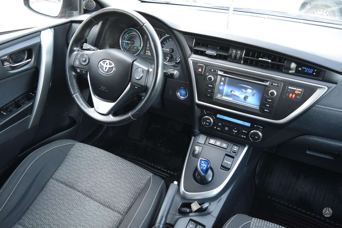 Toyota Auris 2014 — photo 13