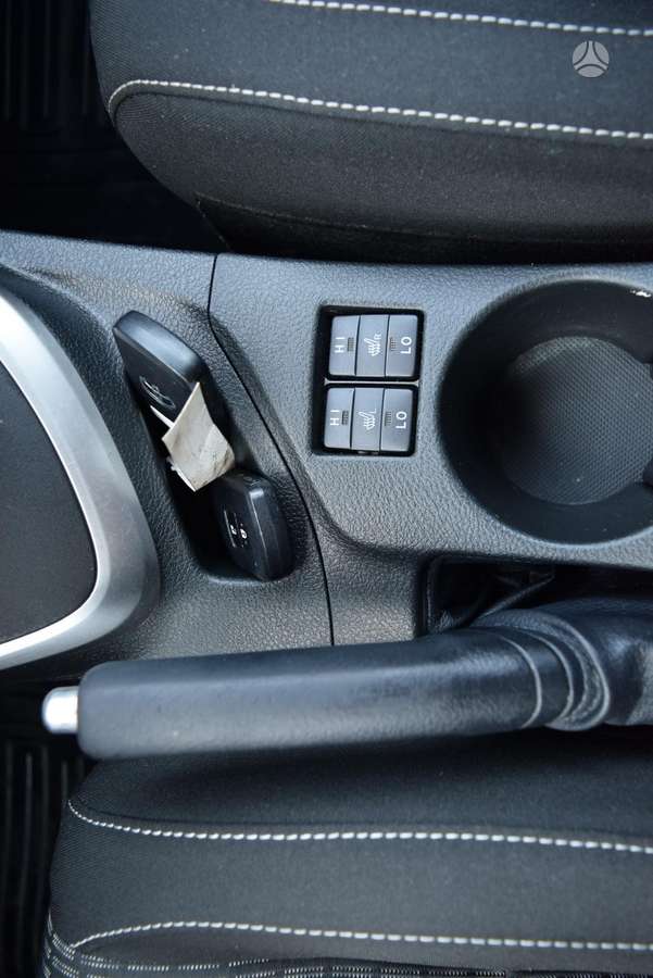 Toyota Auris 2014 — photo 14