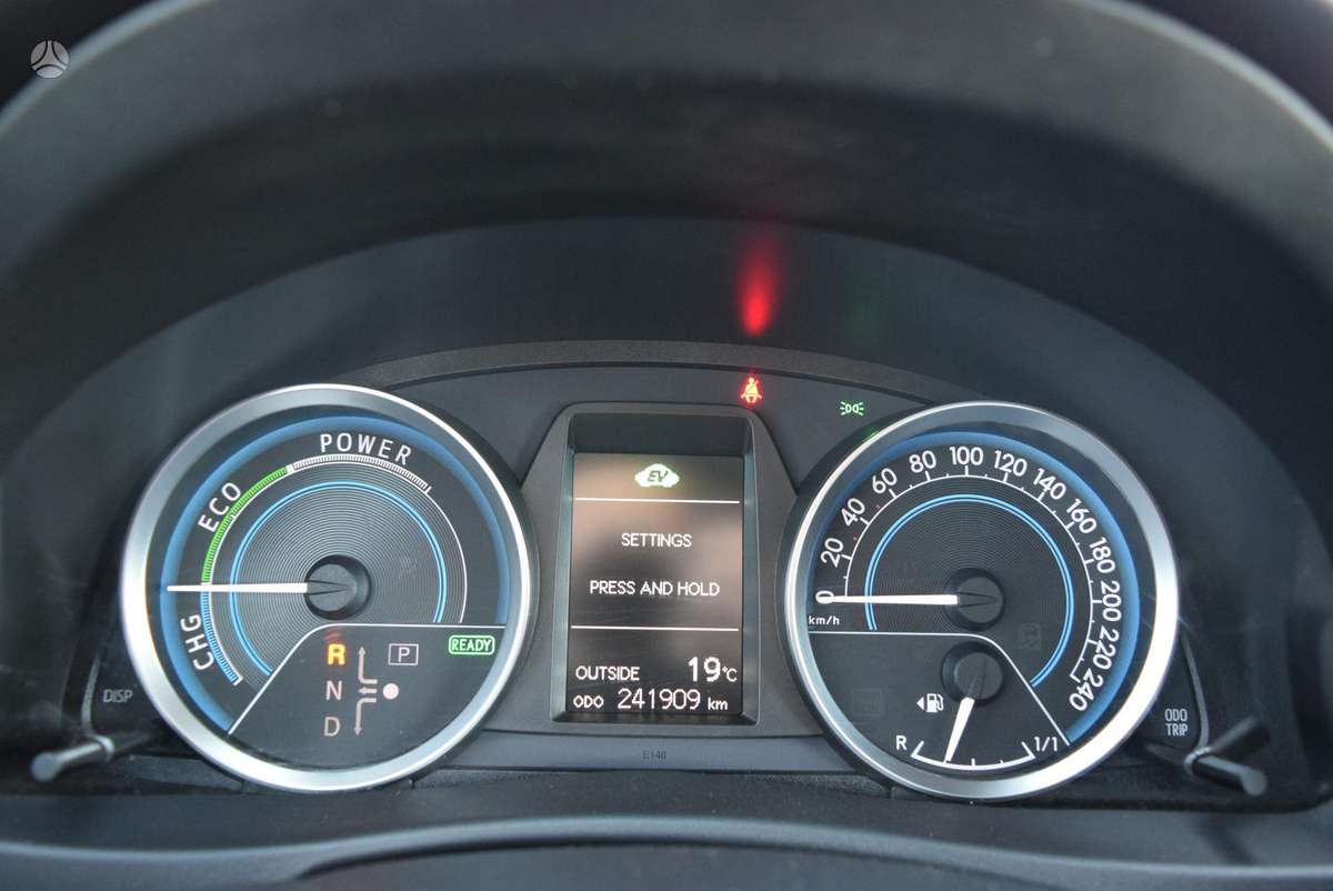 Toyota Auris 2014 — photo 18