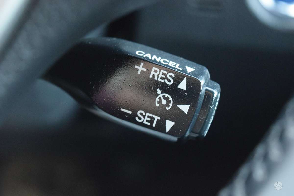 Toyota Auris 2014 — photo 19